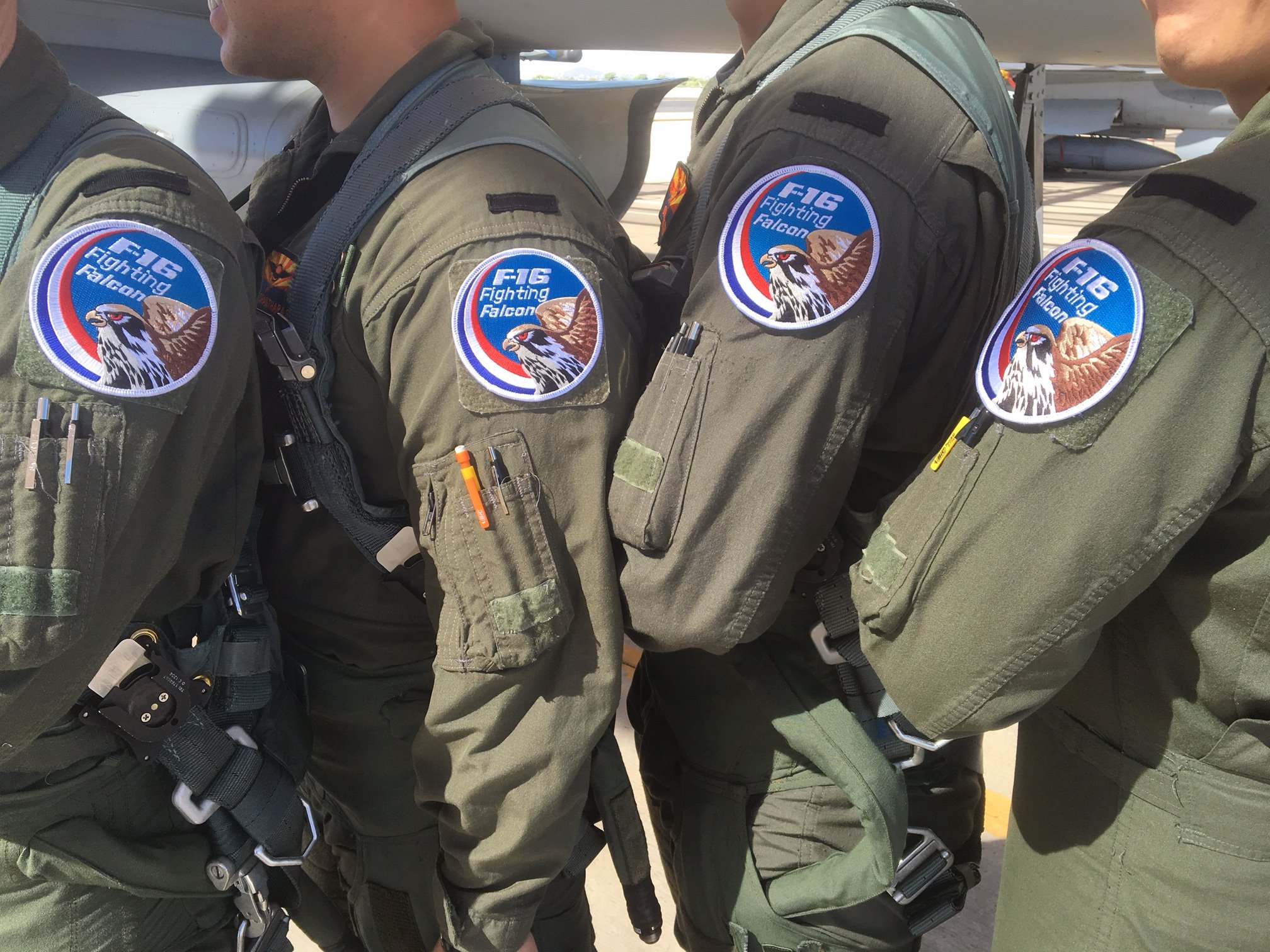 4 F-16 studenten solo