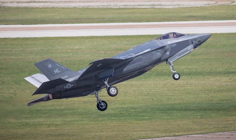 Video: Primeur op de Parijse luchtvaart salon, volledige F-35 demo!